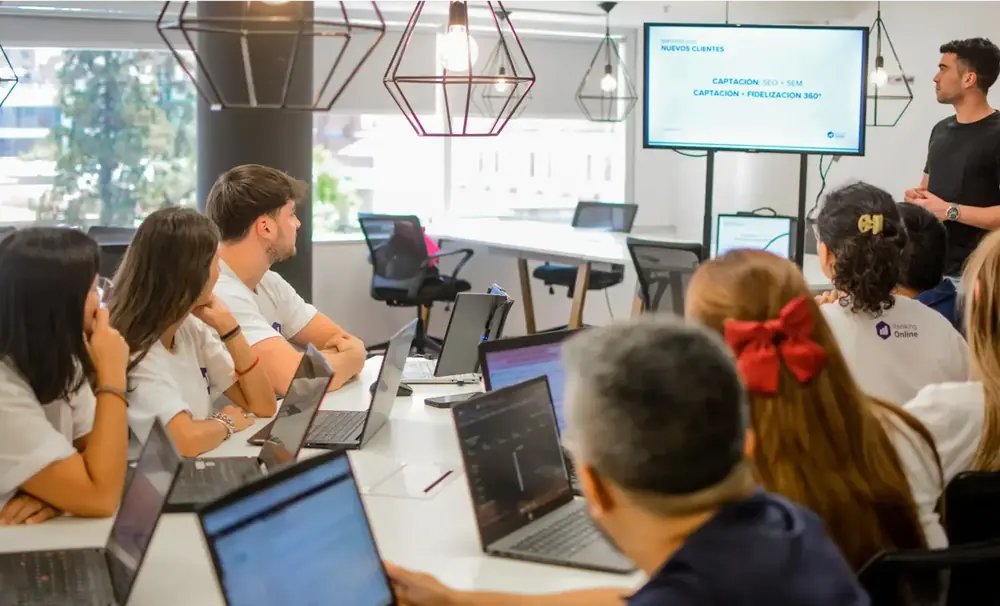 El equipo de Ranking Online en una sesión de formación interna